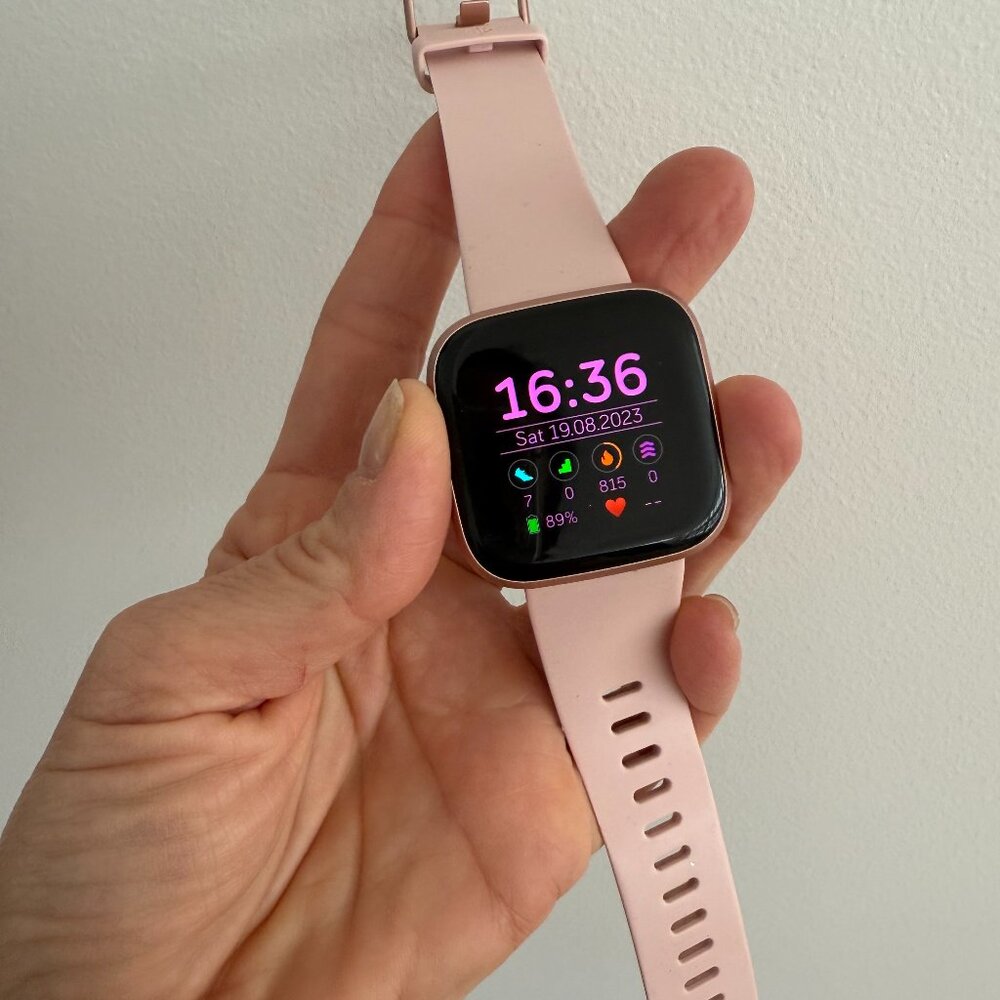 ✨ Stay Active, Stay Stylish with the Gold Fitbit Versa (2023 Edition) ✨